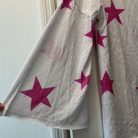 Hopely Flare Sleeve Tee - Fuchsia Star Design - Size Small - Picture 2 of 8